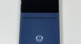 Mint
													Motorola Razr (2025) - TracFone, Blue, 256 GB, 8 GB, photo 3 of 9