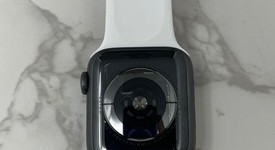 Fair
													Apple Watch Series 5 40mm - Gray, A2092 - GPS, Aluminum, photo 4 of 7