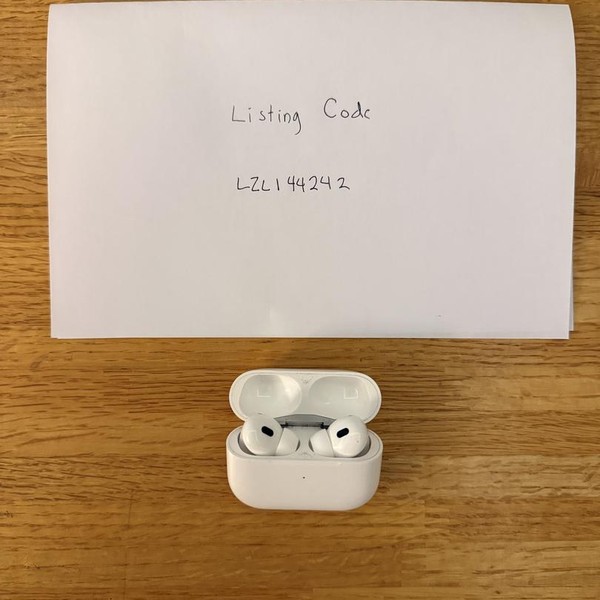 Apple AirPods Pro 2 - Lightning