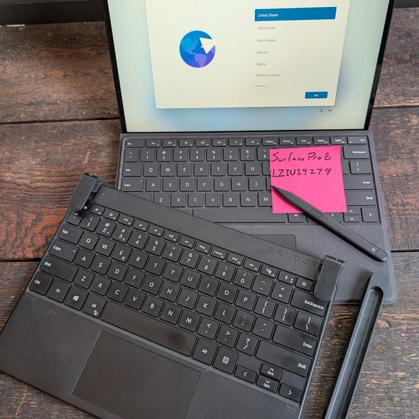 Microsoft Surface Pro 8 - 256 GB, Graphite, 16 GB, Intel Core i7