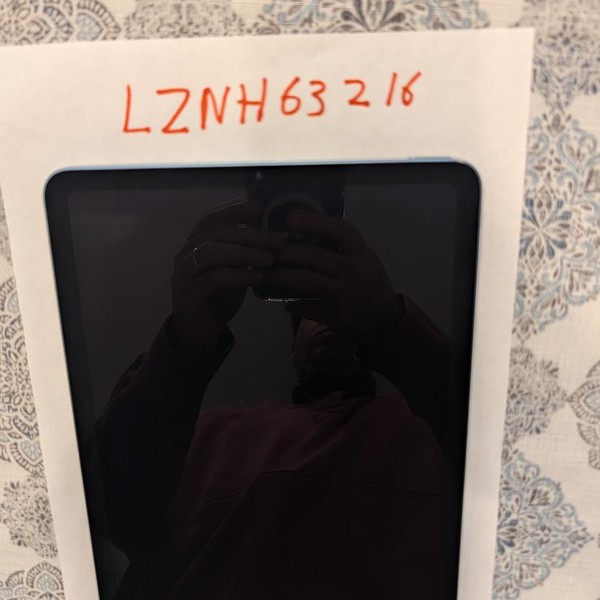 Apple iPad Air 5th Gen - Wi-Fi, 64 GB, Blue, A2588