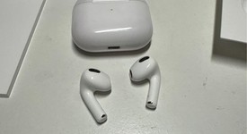 Used
													Apple AirPods 3rd Gen - Lightning Case, photo 2 of 3
