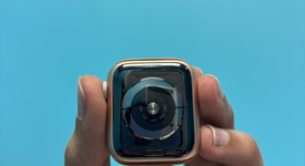 Good
													Apple Watch Series 5 40mm - Unlocked, Gold, A2094 Cellular, Aluminum, photo 3 of 7