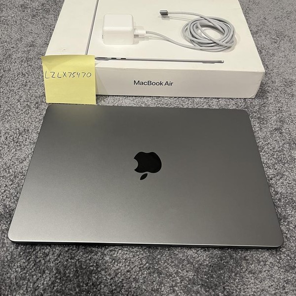 MacBook Air 2024 (M3) - 13 inch - 512 GB, Gray, 16 GB, Apple M3, 10-core GPU