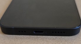 Mint
													Apple iPhone 13 - Unlocked, Midnight, 128 GB, A2482, photo 2 of 8