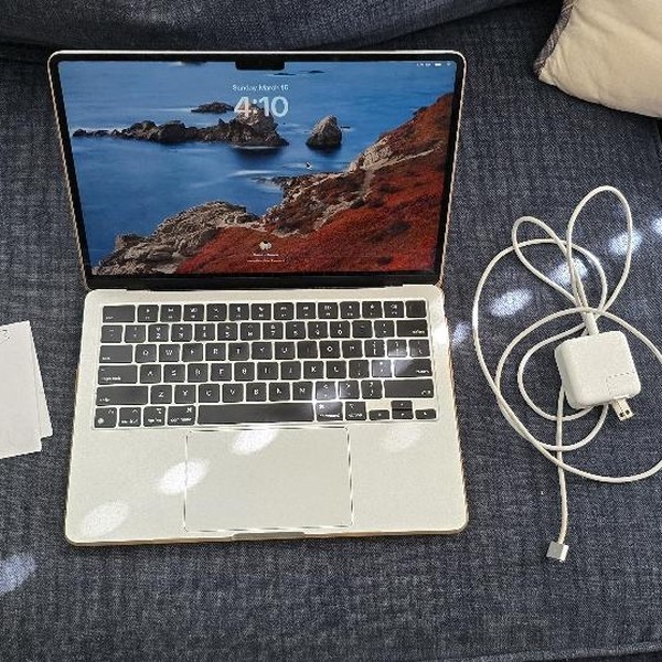 MacBook Air 2022 (M2) - 13 inch - 256 GB, Silver, 8 GB, Apple M2