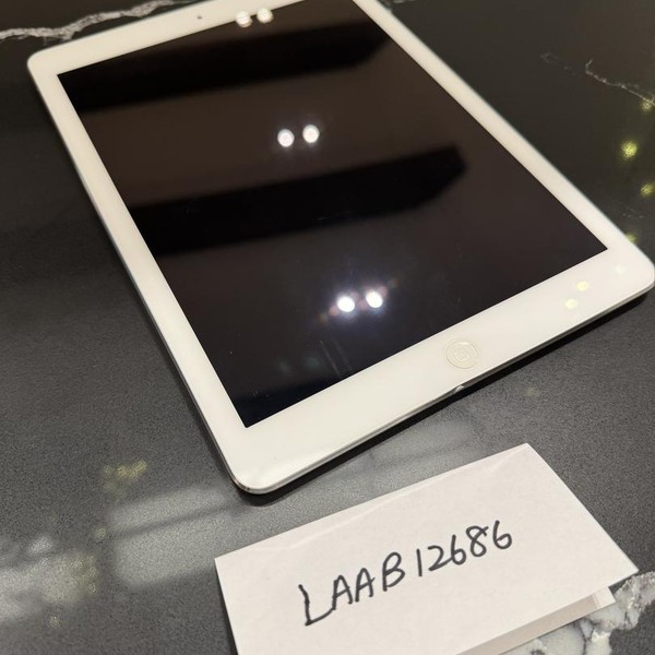 Apple iPad Air - Wi-Fi, Silver, 64 GB