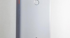 Mint
													Google Pixel 2 XL - Unlocked, Black & White, 128 GB, Google Edition, photo 3 of 4