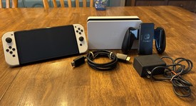Good
													Nintendo Switch - OLED - White, 64 GB, photo 4 of 10