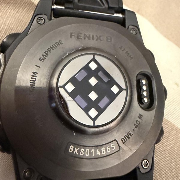 Garmin Fenix 8 - Carbon, AMOLED