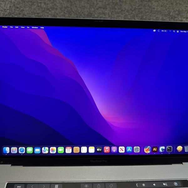 MacBook Pro 2016 (With Touch Bar) - 15 inch - 512 GB, Gray, 16 GB
