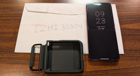 Good
													Motorola Razr Ultra (2025) - Unlocked, PANTONE Cabaret, 1 TB, 16 GB, photo 1 of 11