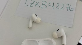 Used
													Apple AirPods Pro 2 - Lightning, photo 4 of 5