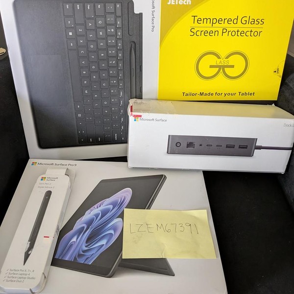 Microsoft Surface Pro 9 - Wi-Fi, 256 GB, Graphite, 16 GB, Intel Core i5, Wi-Fi