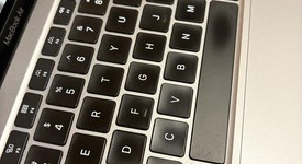 Good
													MacBook Air 2020 - 13" - I5, Gray, 512 GB, 8 GB, photo 3 of 11