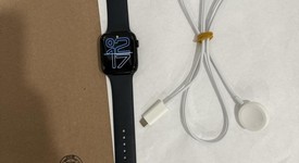 Good
													Apple Watch SE 2nd Gen 44mm - Unlocked, Midnight, A2727 - Cellular, Aluminum, photo 1 of 7