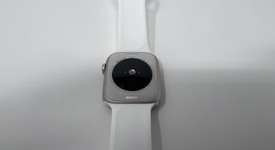 Mint
													Apple Watch SE 2nd Gen 44mm - Unlocked, Starlight, A2727 - Cellular, Aluminum, photo 2 of 6