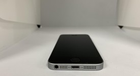 Good
													Apple iPhone SE 1st Gen 2016 - Unlocked, Grey, 32 GB, A1723, photo 4 of 7