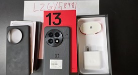 Mint
													OnePlus 13 - Unlocked, Black Eclipse, 512 GB, 16 GB, photo 2 of 8