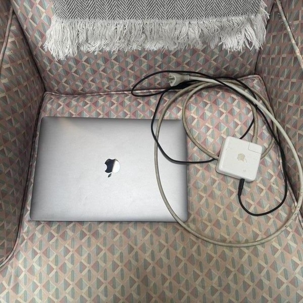 MacBook Pro 2020 - 13 inch - 1 TB, Silver, 16 GB, Intel Core i5