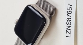 Good
													Apple Watch SE 2nd Gen 40mm - Unlocked, Starlight, A2726 - Cellular, Aluminum, photo 5 of 7