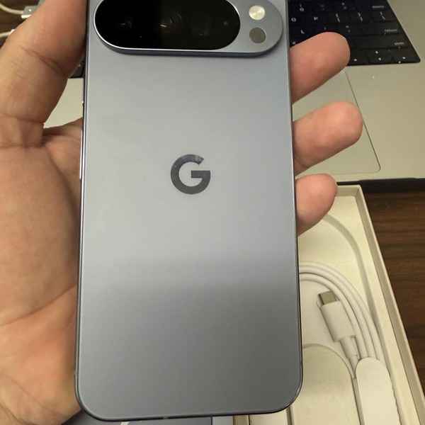 Google Pixel 10 Pro XL - Unlocked, 256 GB, Moonstone, GUL82