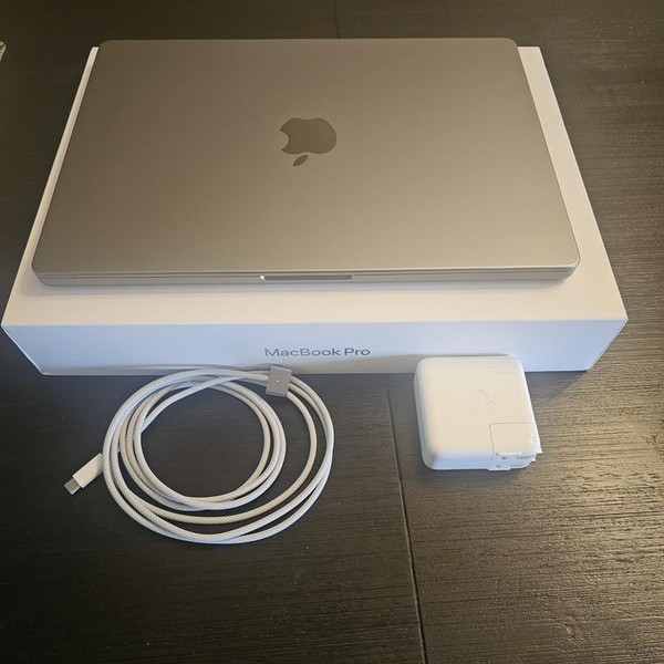 MacBook Pro 2023 - 14 inch - 512 GB, Gray, 16 GB, Apple M2 Pro 10-core