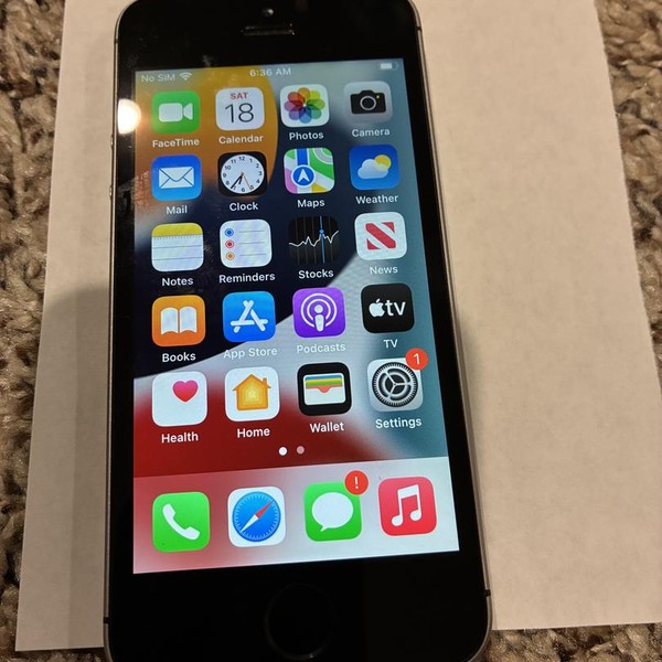 Apple iPhone SE 1st Gen 2016 - Unlocked, 16 GB, Silver, A1662