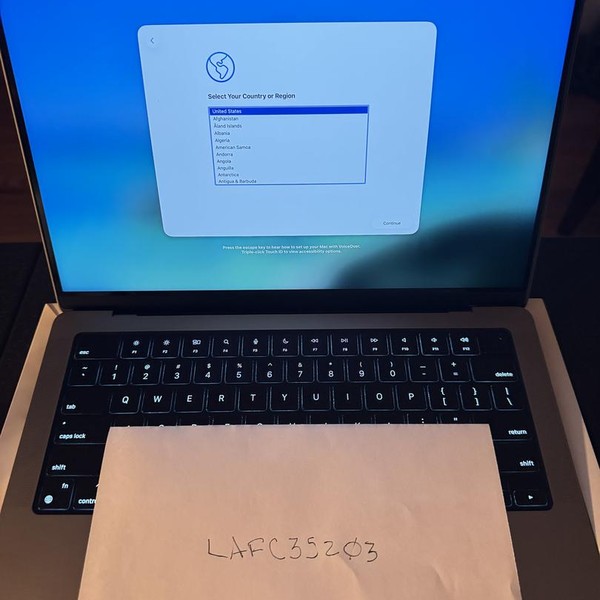 MacBook Pro 2023 - 14 inch - 1 TB, Gray, 16 GB, Apple M2 Pro 12-core