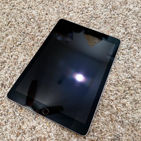 Apple iPad Pro 9.7 inch - Unlocked, 32 GB, Gray, A1674
