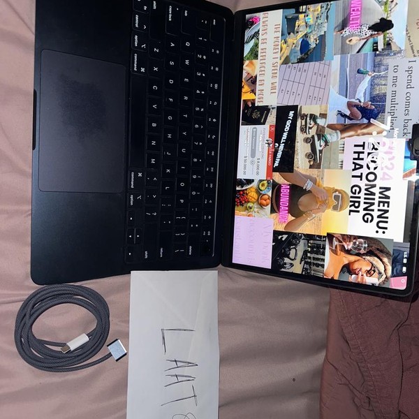 MacBook Pro 2022 - 13 inch - 256 GB, Gray, 8 GB, Apple M2