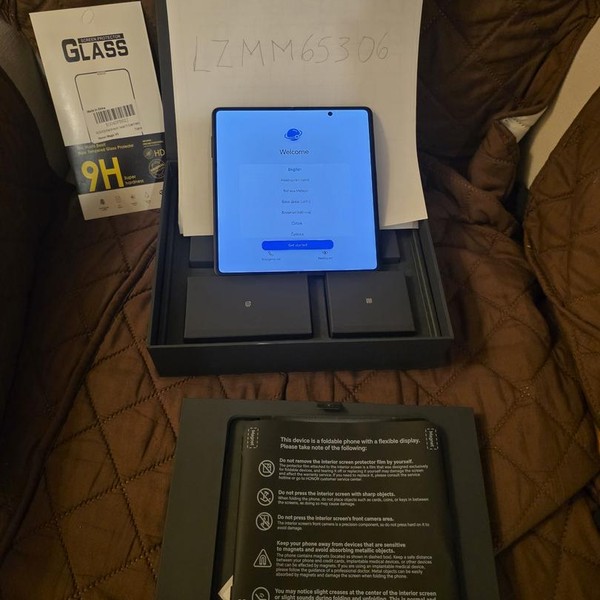 Honor Magic V3 - Unlocked Non-US, 512 GB, Green, 12 GB