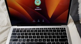 Good
													MacBook Air 2018 - 13" - I5, Silver, 128 GB, 8 GB, photo 1 of 10