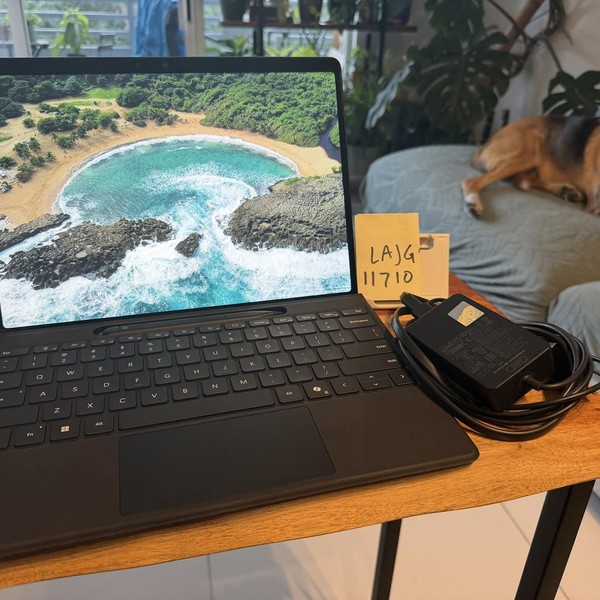 Microsoft Surface Pro 11 - 512 GB, Black, 16 GB, Snapdragon X Elite