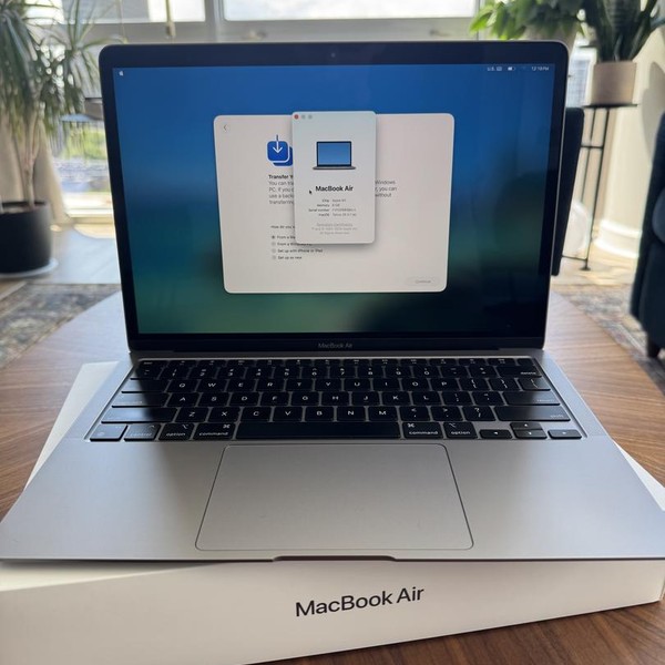 MacBook Air 2020 - 13 inch - 256 GB, Gray, 8 GB, Apple M1