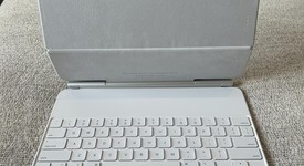 Used
													Apple Magic Keyboard for iPad - White, photo 1 of 6