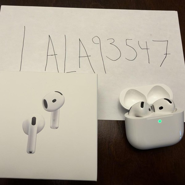 Apple AirPods (5th Gen) - Wireless Charging Case