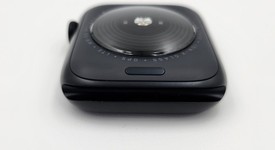 Good
													Apple Watch SE 2nd Gen 44mm - Unlocked, Midnight, A2727 - Cellular, Aluminum, photo 3 of 7