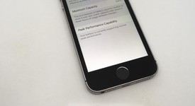 Good
													Apple iPhone SE 1st Gen 2016 - Sprint, Grey, 32 GB, A1723, photo 3 of 12