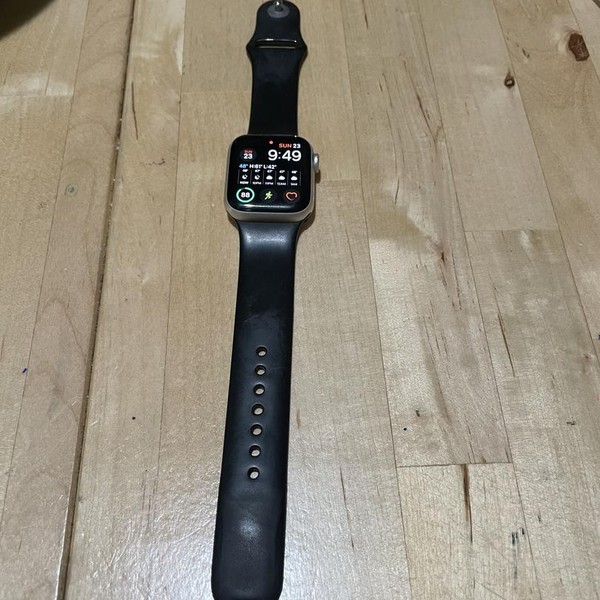 Apple Watch SE 2nd Gen 40mm - Silver, A2722 - GPS, Aluminum