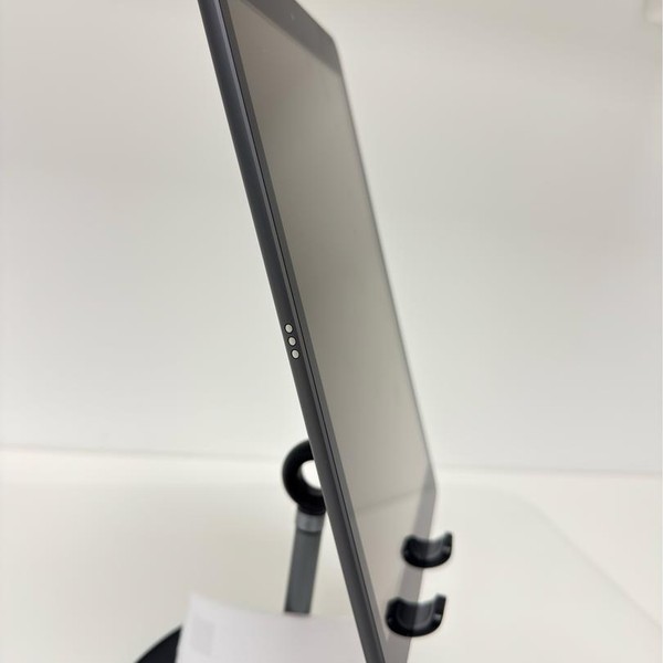 Apple iPad (7th Gen) - Unlocked, 32 GB, Gray, A2200