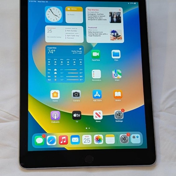 Apple iPad 5th Gen - Wi-Fi, 128 GB, Gray, A1822