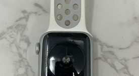 Good
													Apple Watch SE 1st Gen 40mm - Silver, A2351 - GPS, Aluminum, photo 2 of 5