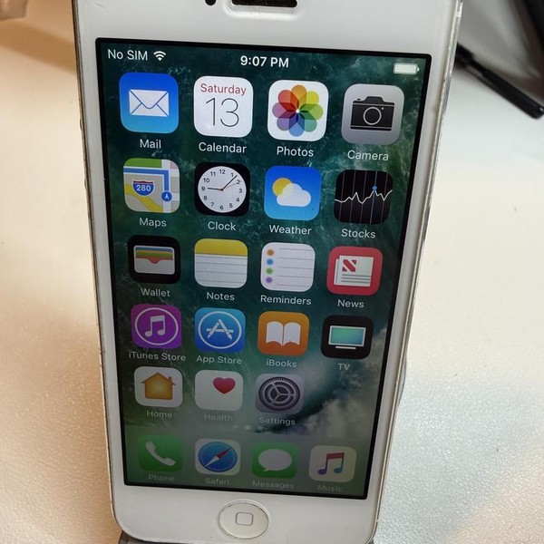 Apple iPhone 5 - Unlocked, 16 GB, White, A1428