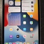 Good Apple iPad Air 5th Gen - Unlocked, 256 GB, Starlight, A2589