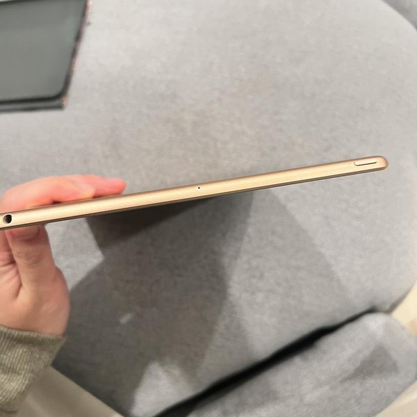 Apple iPad Air 3rd Gen - Wi-Fi, Gold, 64 GB