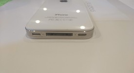 Good
													Apple iPhone 4 - Unlocked, White, 8 GB, A1332, GSM, photo 4 of 6