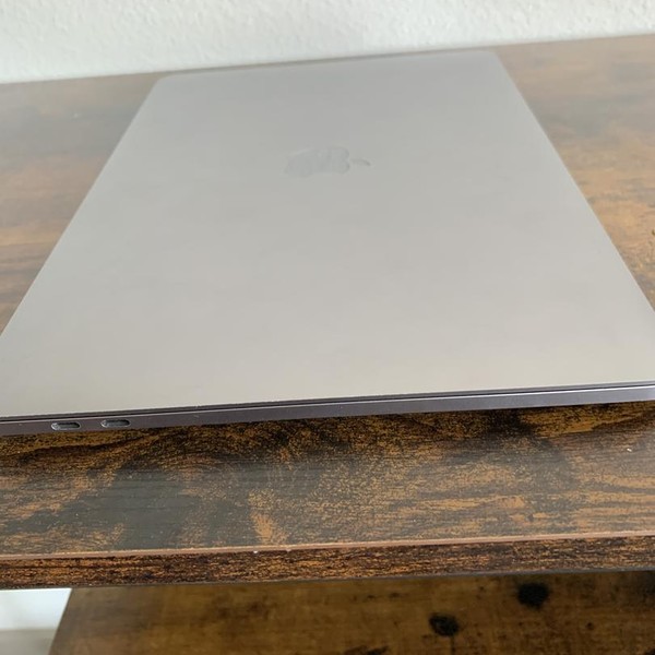 MacBook Pro 2022 - 13 inch - 256 GB, Gray, 8 GB, Apple M2