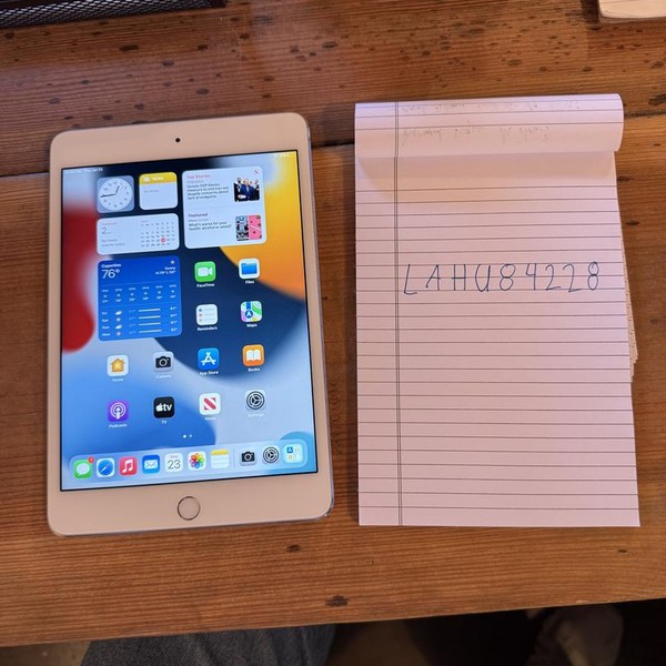 Apple iPad Mini 4 - Wi-Fi, 16 GB, Silver