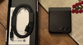 Mint
													Motorola Razr (2024) - Unlocked, Gray, 256 GB, 8 GB, photo 4 of 11